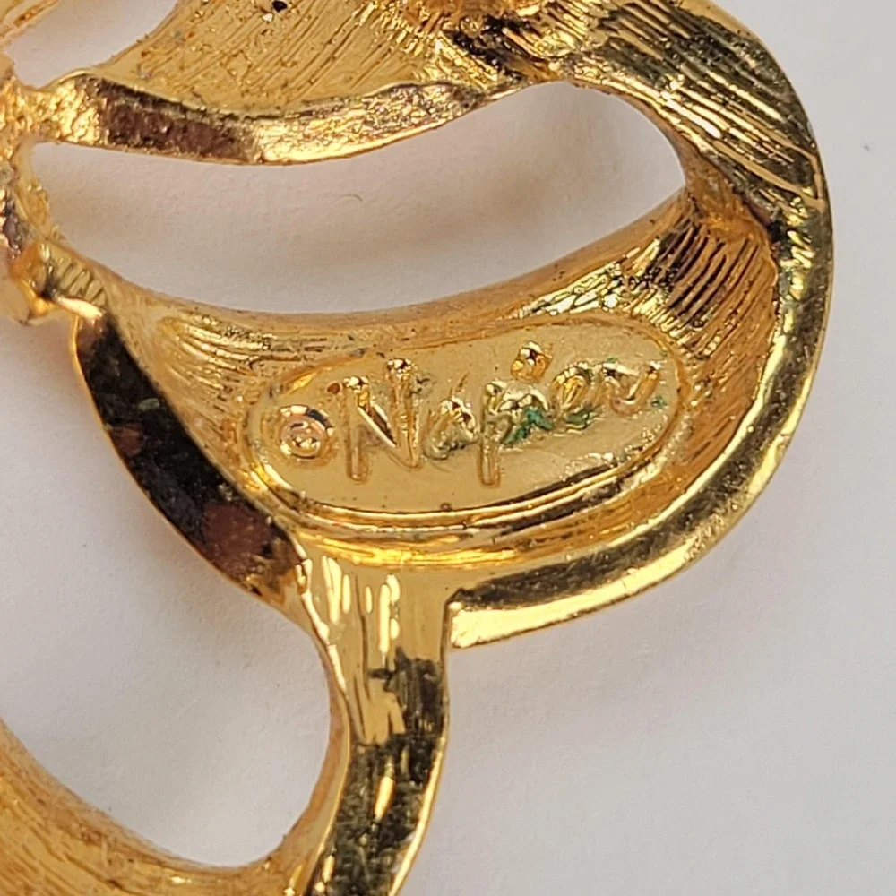 Napier Gold Tone Floral Brooch Pin Yellow Gold Plated Brass Flower Jewelry‎